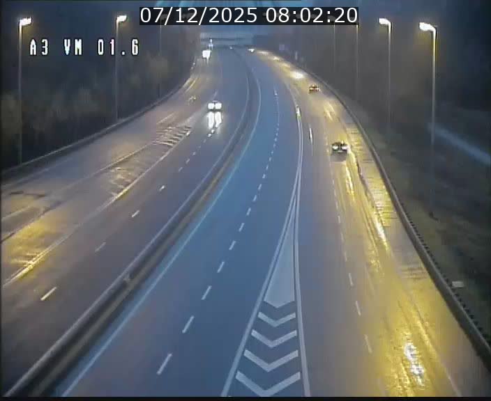 <h2>Traffic live webcam Luxembourg - Croix de Gasperich - A3 - BK 1.6 - direction France/Aire de Berchem</h2>