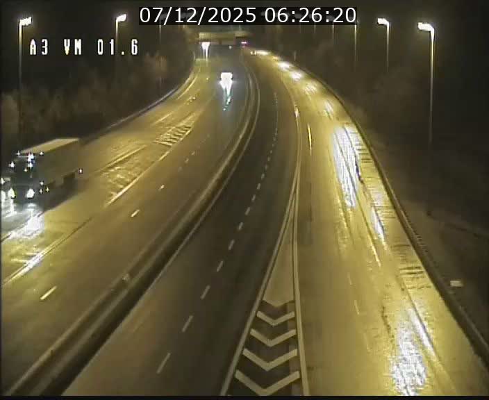 <h2>Traffic live webcam Luxembourg - Croix de Gasperich - A3 - BK 1.6 - direction France/Aire de Berchem</h2>