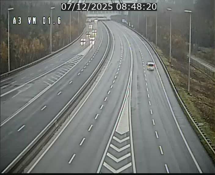 <h2>Traffic live webcam Luxembourg - Croix de Gasperich - A3 - BK 1.6 - direction France/Aire de Berchem</h2>