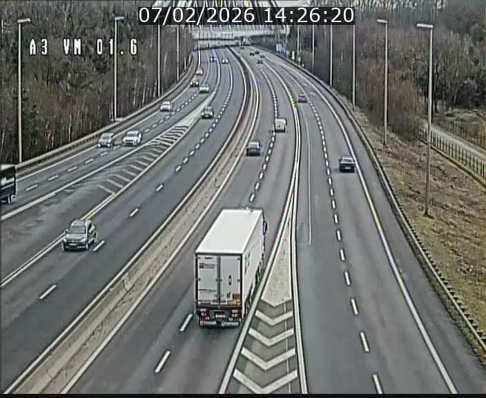 <h2>Traffic live webcam Luxembourg - Croix de Gasperich - A3 - BK 1.6 - direction France/Aire de Berchem</h2>