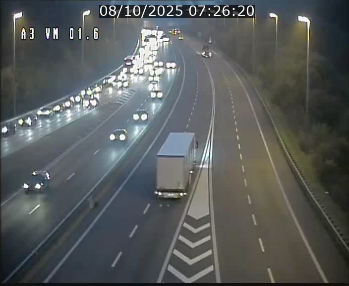 <h2>Traffic live webcam Luxembourg - Croix de Gasperich - A3 - BK 1.6 - direction France/Aire de Berchem</h2>