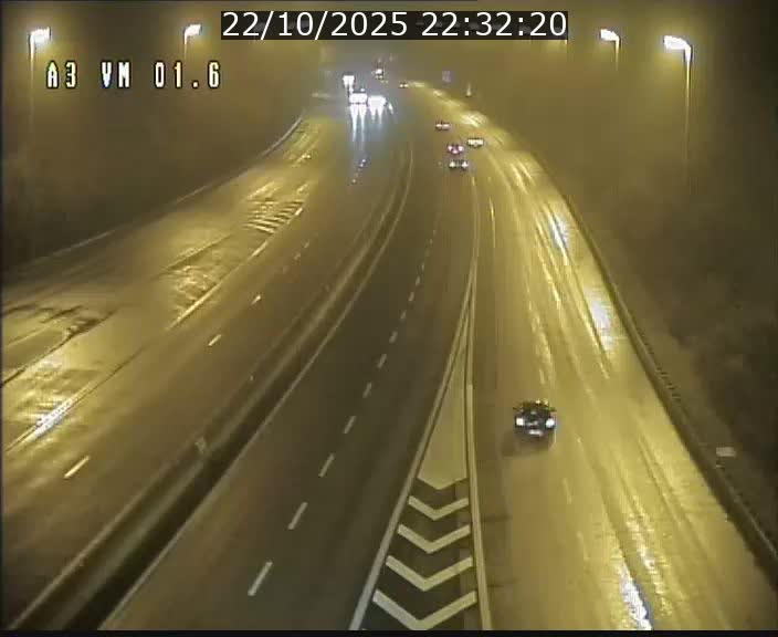 <h2>Traffic live webcam Luxembourg - Croix de Gasperich - A3 - BK 1.6 - direction France/Aire de Berchem</h2>