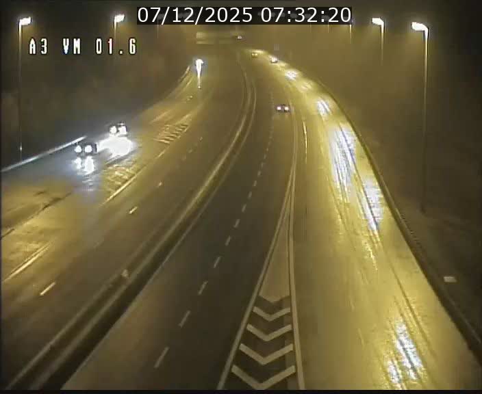 <h2>Traffic live webcam Luxembourg - Croix de Gasperich - A3 - BK 1.6 - direction France/Aire de Berchem</h2>