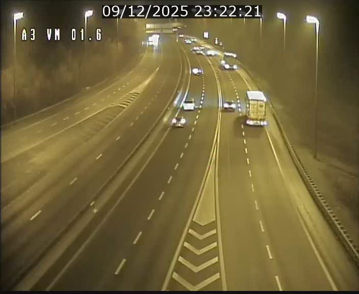 <h2>Traffic live webcam Luxembourg - Croix de Gasperich - A3 - BK 1.6 - direction France/Aire de Berchem</h2>