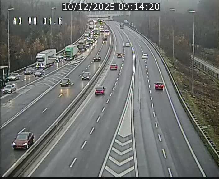 <h2>Traffic live webcam Luxembourg - Croix de Gasperich - A3 - BK 1.6 - direction France/Aire de Berchem</h2>