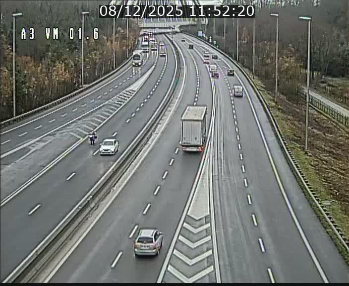 <h2>Traffic live webcam Luxembourg - Croix de Gasperich - A3 - BK 1.6 - direction France/Aire de Berchem</h2>