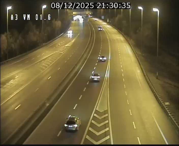<h2>Traffic live webcam Luxembourg - Croix de Gasperich - A3 - BK 1.6 - direction France/Aire de Berchem</h2>