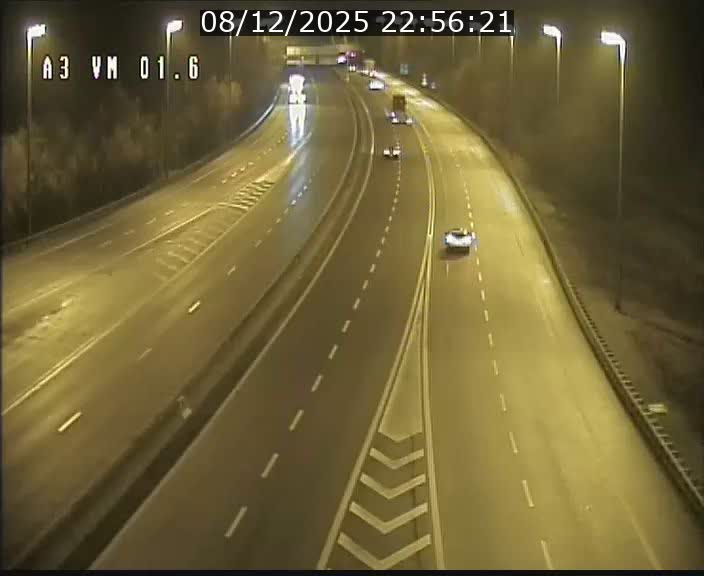 <h2>Traffic live webcam Luxembourg - Croix de Gasperich - A3 - BK 1.6 - direction France/Aire de Berchem</h2>