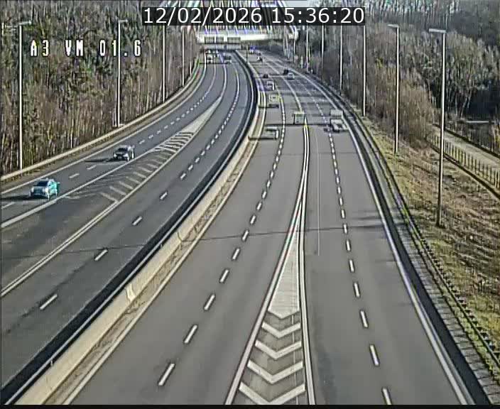 <h2>Traffic live webcam Luxembourg - Croix de Gasperich - A3 - BK 1.6 - direction France/Aire de Berchem</h2>