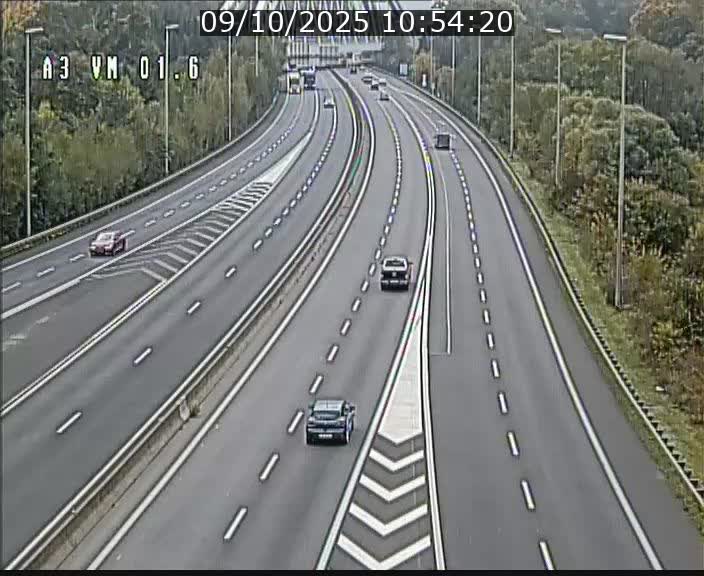 <h2>Traffic live webcam Luxembourg - Croix de Gasperich - A3 - BK 1.6 - direction France/Aire de Berchem</h2>