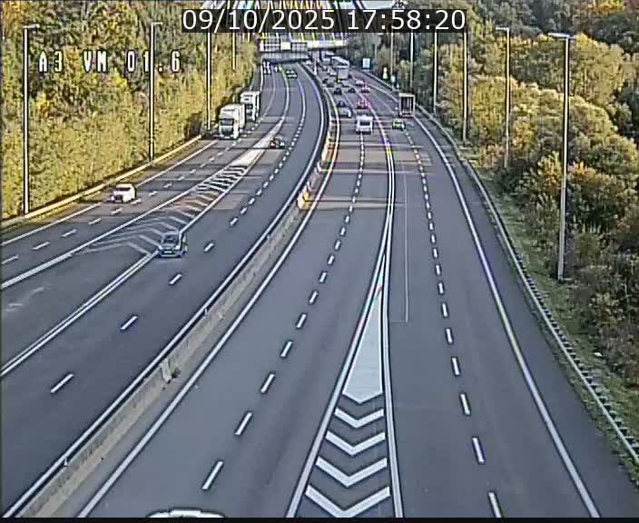 <h2>Traffic live webcam Luxembourg - Croix de Gasperich - A3 - BK 1.6 - direction France/Aire de Berchem</h2>