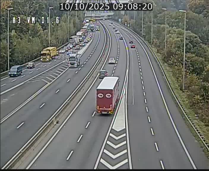 <h2>Traffic live webcam Luxembourg - Croix de Gasperich - A3 - BK 1.6 - direction France/Aire de Berchem</h2>