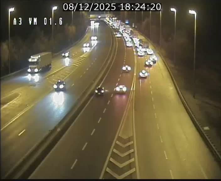 <h2>Traffic live webcam Luxembourg - Croix de Gasperich - A3 - BK 1.6 - direction France/Aire de Berchem</h2>