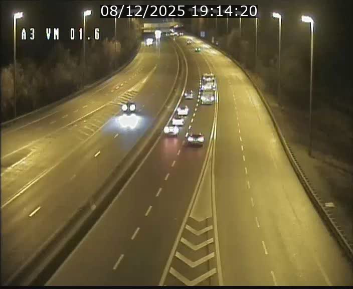 <h2>Traffic live webcam Luxembourg - Croix de Gasperich - A3 - BK 1.6 - direction France/Aire de Berchem</h2>