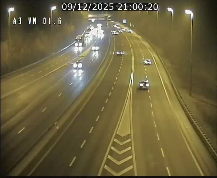 <h2>Traffic live webcam Luxembourg - Croix de Gasperich - A3 - BK 1.6 - direction France/Aire de Berchem</h2>