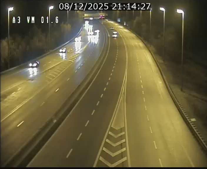 <h2>Traffic live webcam Luxembourg - Croix de Gasperich - A3 - BK 1.6 - direction France/Aire de Berchem</h2>
