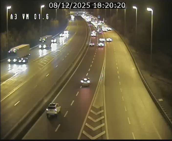 <h2>Traffic live webcam Luxembourg - Croix de Gasperich - A3 - BK 1.6 - direction France/Aire de Berchem</h2>