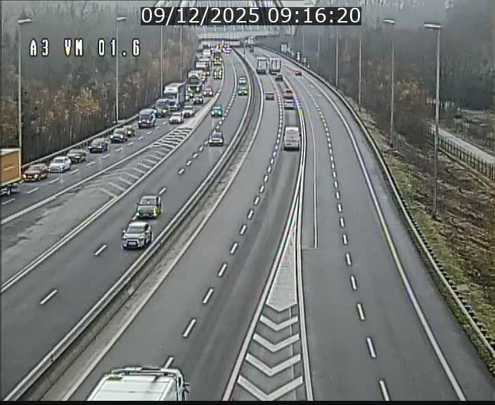 <h2>Traffic live webcam Luxembourg - Croix de Gasperich - A3 - BK 1.6 - direction France/Aire de Berchem</h2>