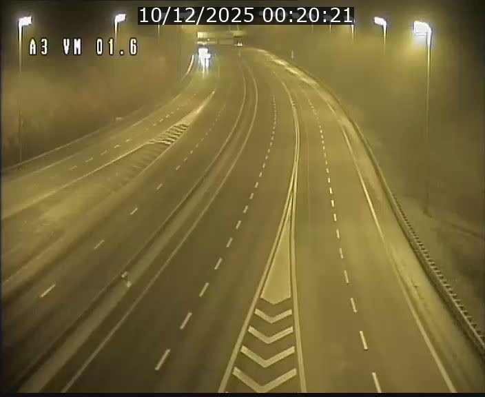 <h2>Traffic live webcam Luxembourg - Croix de Gasperich - A3 - BK 1.6 - direction France/Aire de Berchem</h2>