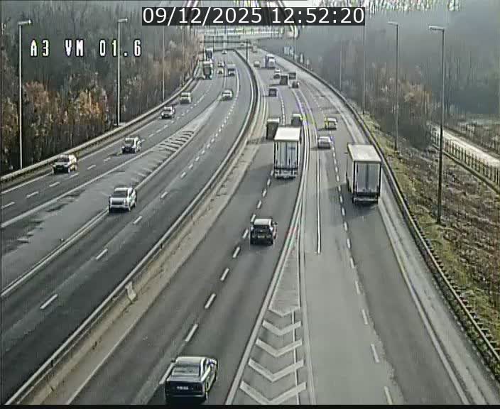 <h2>Traffic live webcam Luxembourg - Croix de Gasperich - A3 - BK 1.6 - direction France/Aire de Berchem</h2>