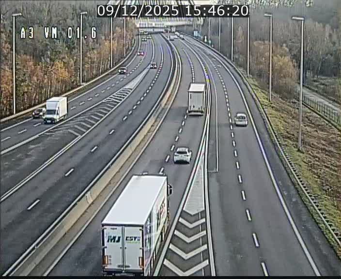 <h2>Traffic live webcam Luxembourg - Croix de Gasperich - A3 - BK 1.6 - direction France/Aire de Berchem</h2>