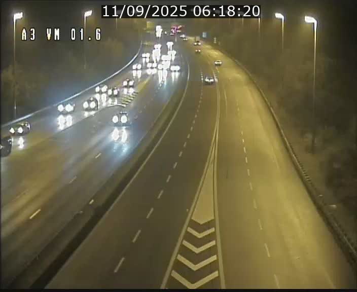 <h2>Traffic live webcam Luxembourg - Croix de Gasperich - A3 - BK 1.6 - direction France/Aire de Berchem</h2>