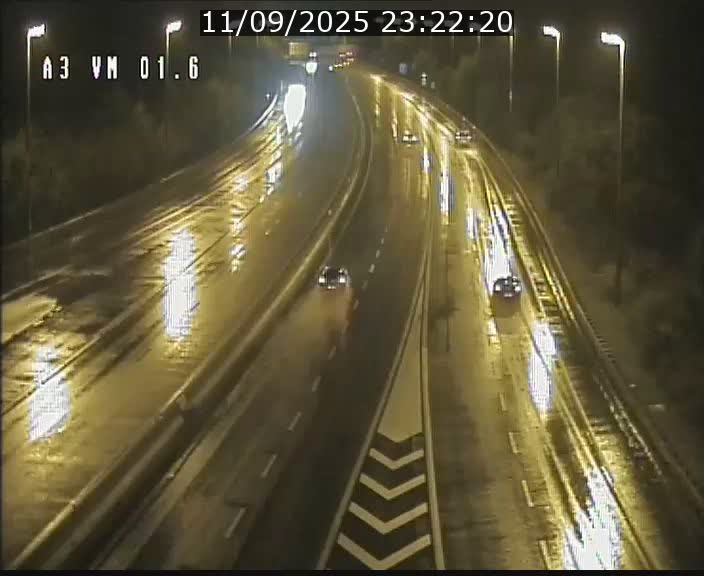 <h2>Traffic live webcam Luxembourg - Croix de Gasperich - A3 - BK 1.6 - direction France/Aire de Berchem</h2>