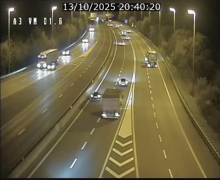 <h2>Traffic live webcam Luxembourg - Croix de Gasperich - A3 - BK 1.6 - direction France/Aire de Berchem</h2>