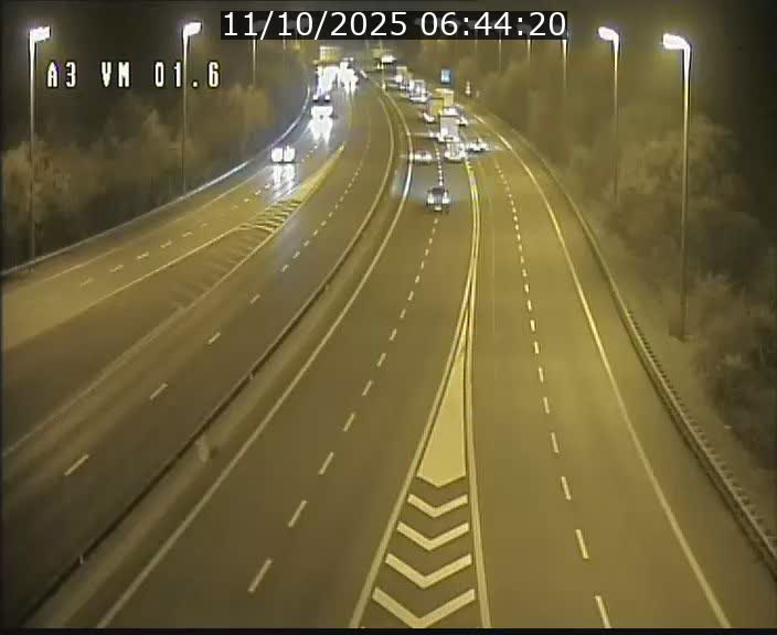 <h2>Traffic live webcam Luxembourg - Croix de Gasperich - A3 - BK 1.6 - direction France/Aire de Berchem</h2>