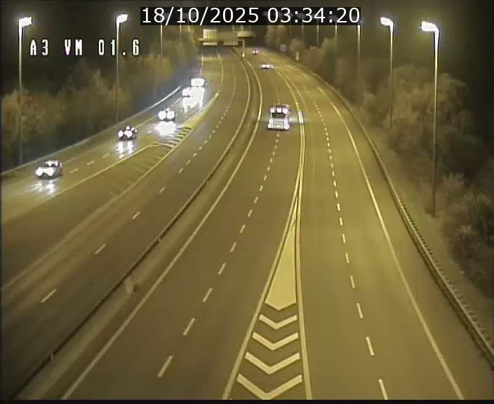<h2>Traffic live webcam Luxembourg - Croix de Gasperich - A3 - BK 1.6 - direction France/Aire de Berchem</h2>