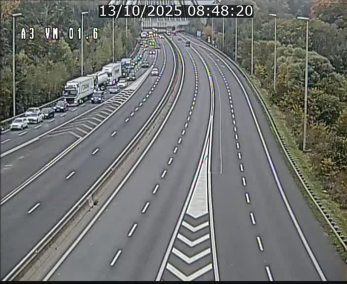 <h2>Traffic live webcam Luxembourg - Croix de Gasperich - A3 - BK 1.6 - direction France/Aire de Berchem</h2>