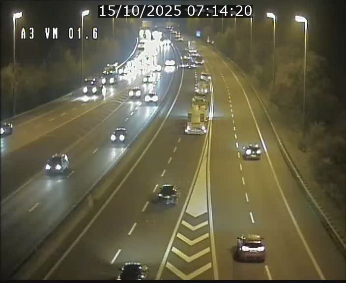 <h2>Traffic live webcam Luxembourg - Croix de Gasperich - A3 - BK 1.6 - direction France/Aire de Berchem</h2>