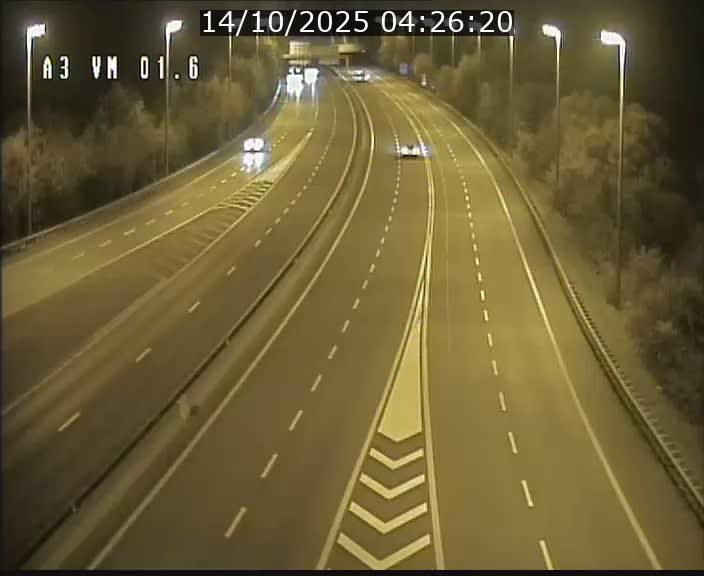 <h2>Traffic live webcam Luxembourg - Croix de Gasperich - A3 - BK 1.6 - direction France/Aire de Berchem</h2>