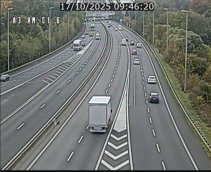 <h2>Traffic live webcam Luxembourg - Croix de Gasperich - A3 - BK 1.6 - direction France/Aire de Berchem</h2>