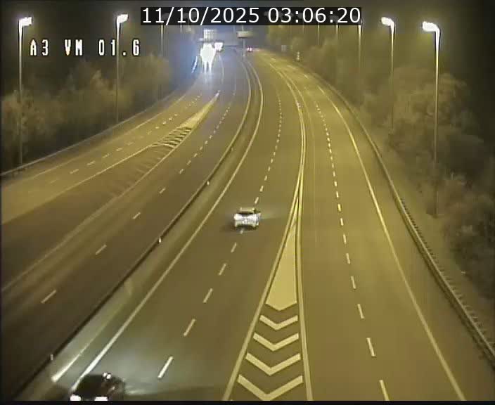 <h2>Traffic live webcam Luxembourg - Croix de Gasperich - A3 - BK 1.6 - direction France/Aire de Berchem</h2>