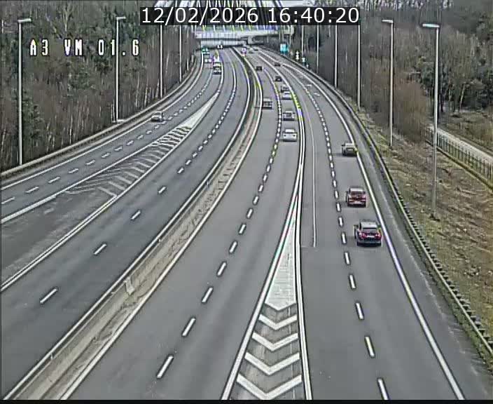 Traffic live webcam Luxembourg - Croix de Gasperich - A3 - BK 1.6 - direction France/Aire de Berchem