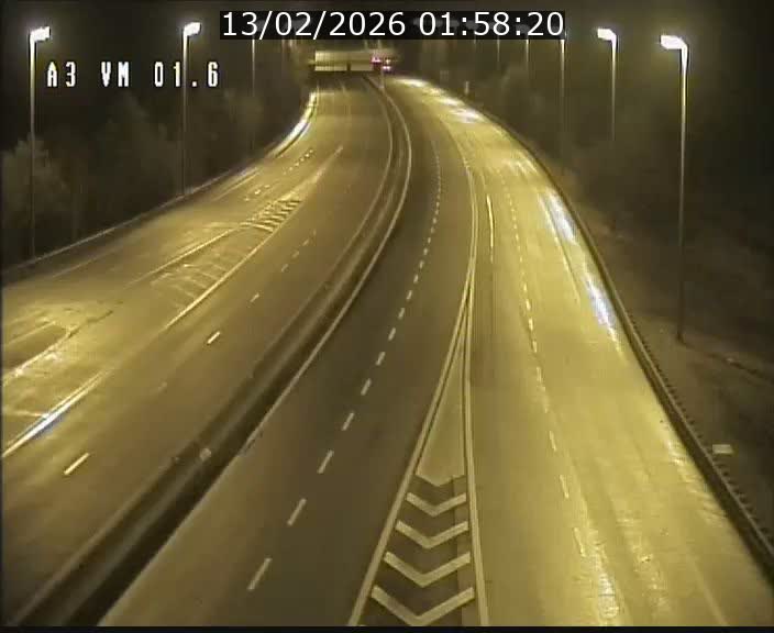 <h2>Traffic live webcam Luxembourg - Croix de Gasperich - A3 - BK 1.6 - direction France/Aire de Berchem</h2>
