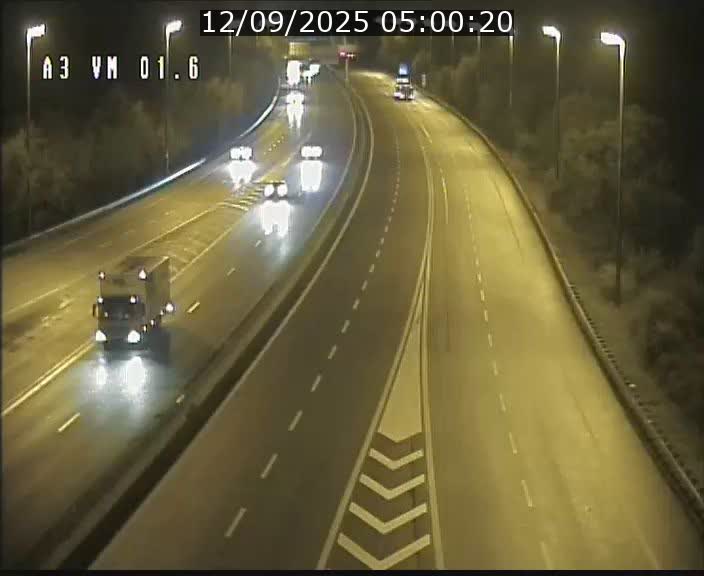 <h2>Traffic live webcam Luxembourg - Croix de Gasperich - A3 - BK 1.6 - direction France/Aire de Berchem</h2>