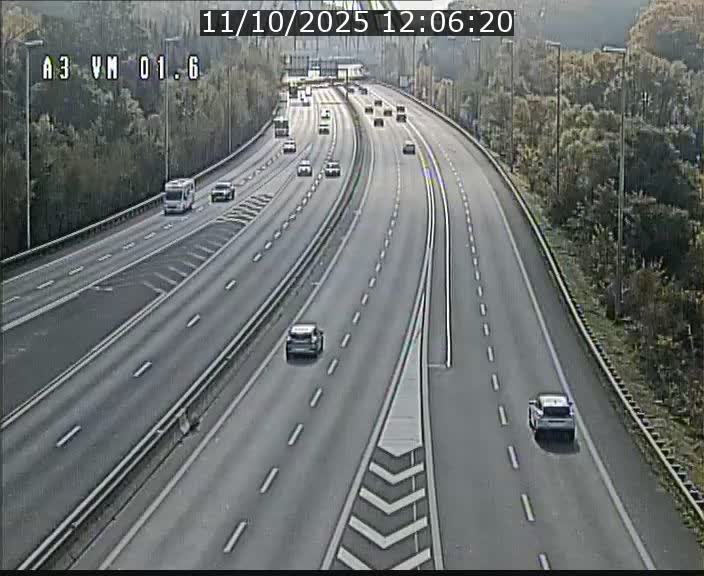 <h2>Traffic live webcam Luxembourg - Croix de Gasperich - A3 - BK 1.6 - direction France/Aire de Berchem</h2>
