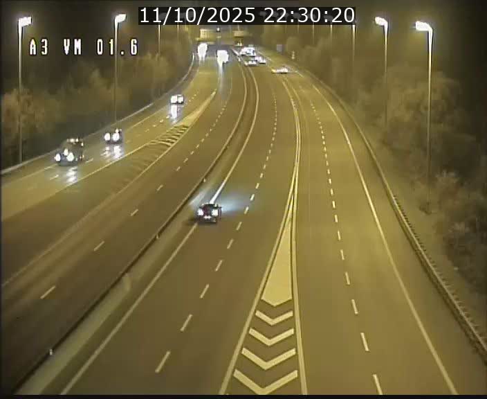 <h2>Traffic live webcam Luxembourg - Croix de Gasperich - A3 - BK 1.6 - direction France/Aire de Berchem</h2>
