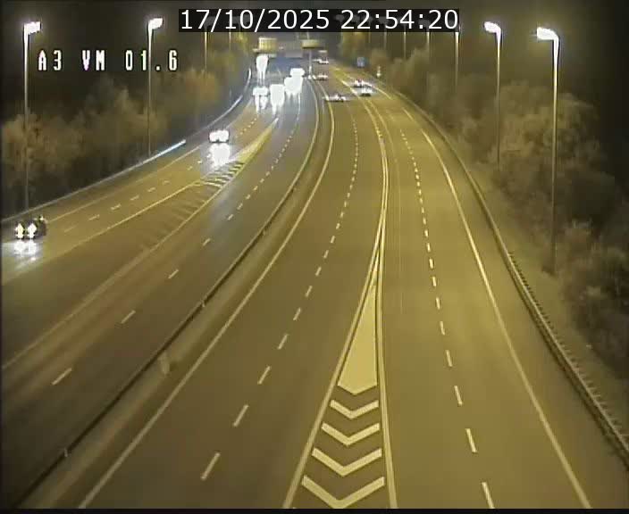 <h2>Traffic live webcam Luxembourg - Croix de Gasperich - A3 - BK 1.6 - direction France/Aire de Berchem</h2>