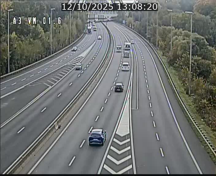 <h2>Traffic live webcam Luxembourg - Croix de Gasperich - A3 - BK 1.6 - direction France/Aire de Berchem</h2>