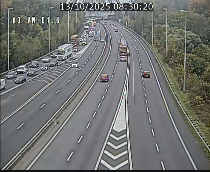 <h2>Traffic live webcam Luxembourg - Croix de Gasperich - A3 - BK 1.6 - direction France/Aire de Berchem</h2>