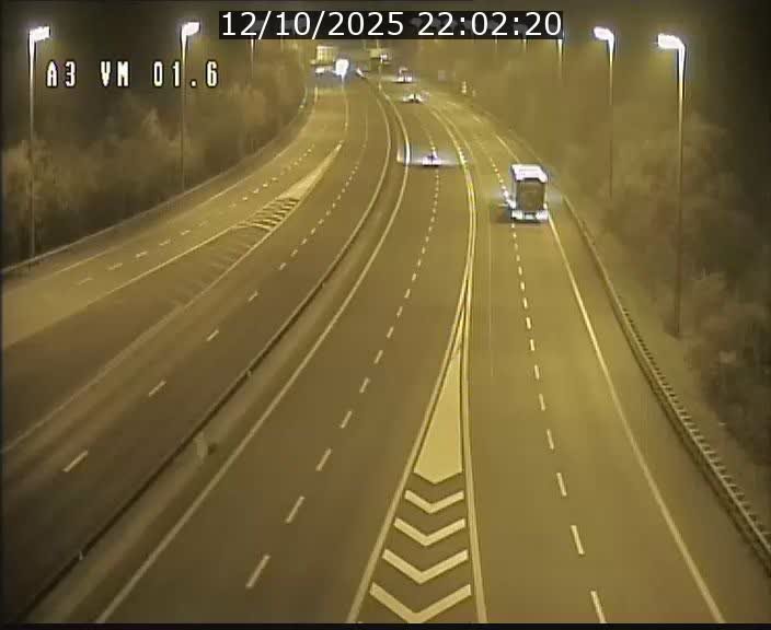 <h2>Traffic live webcam Luxembourg - Croix de Gasperich - A3 - BK 1.6 - direction France/Aire de Berchem</h2>