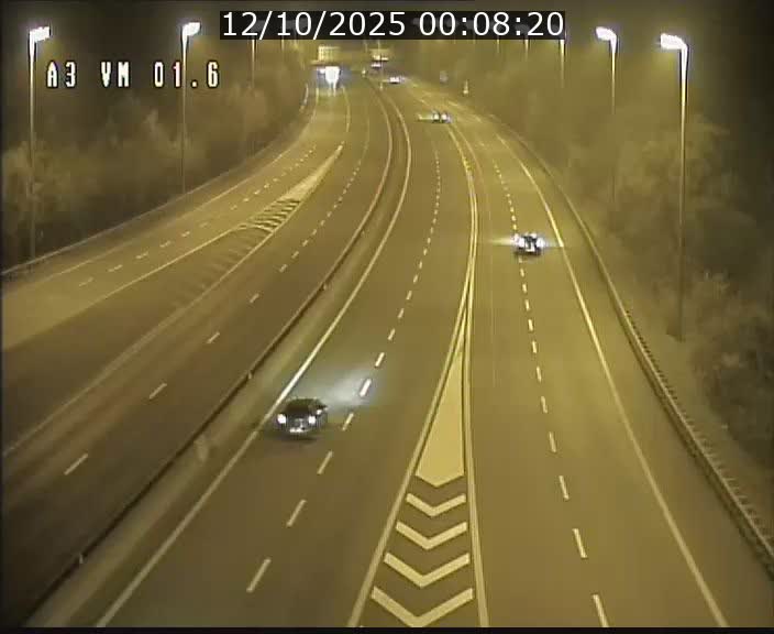 <h2>Traffic live webcam Luxembourg - Croix de Gasperich - A3 - BK 1.6 - direction France/Aire de Berchem</h2>