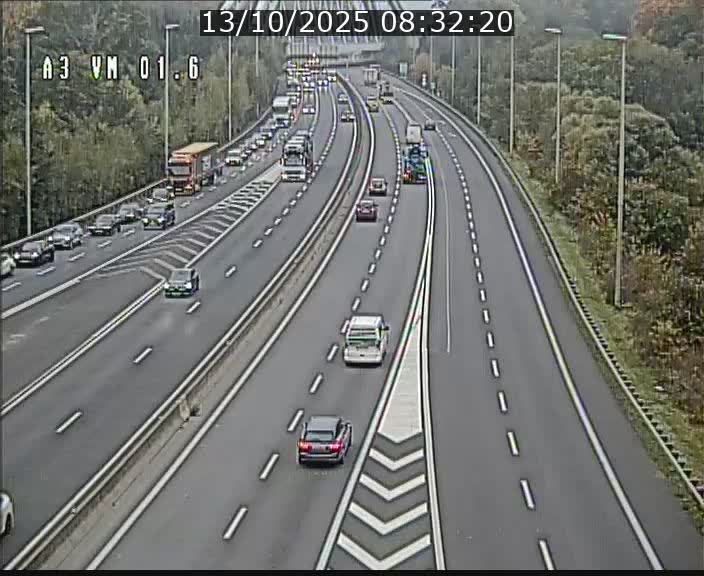 <h2>Traffic live webcam Luxembourg - Croix de Gasperich - A3 - BK 1.6 - direction France/Aire de Berchem</h2>