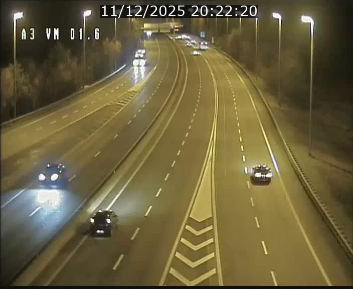 <h2>Traffic live webcam Luxembourg - Croix de Gasperich - A3 - BK 1.6 - direction France/Aire de Berchem</h2>