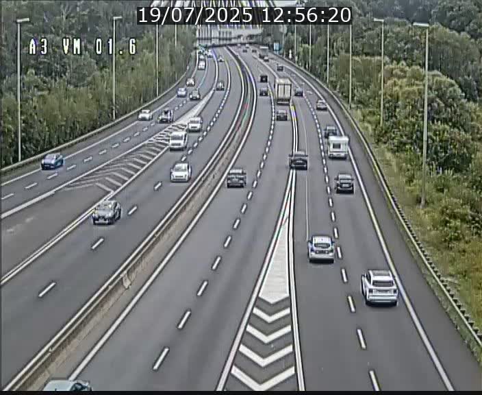 Traffic live webcam Luxembourg - Croix de Gasperich - A3 - BK 1.6 - direction France/Aire de Berchem
