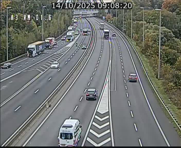 <h2>Traffic live webcam Luxembourg - Croix de Gasperich - A3 - BK 1.6 - direction France/Aire de Berchem</h2>