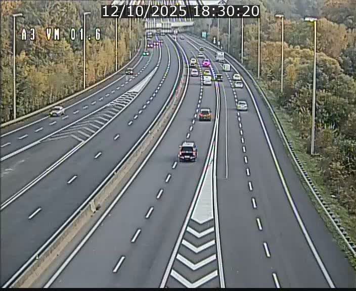 <h2>Traffic live webcam Luxembourg - Croix de Gasperich - A3 - BK 1.6 - direction France/Aire de Berchem</h2>
